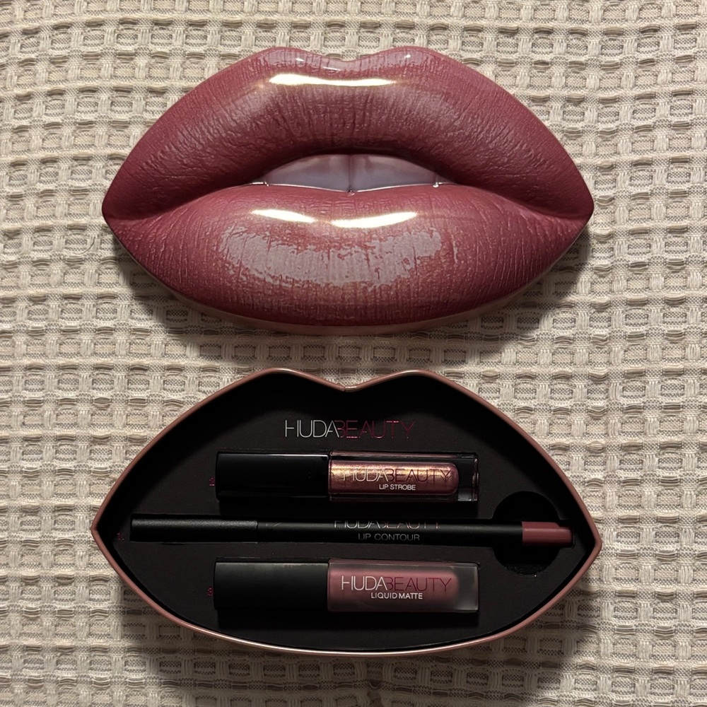 HUDA BEAUTY Lip Contour Set - Muse